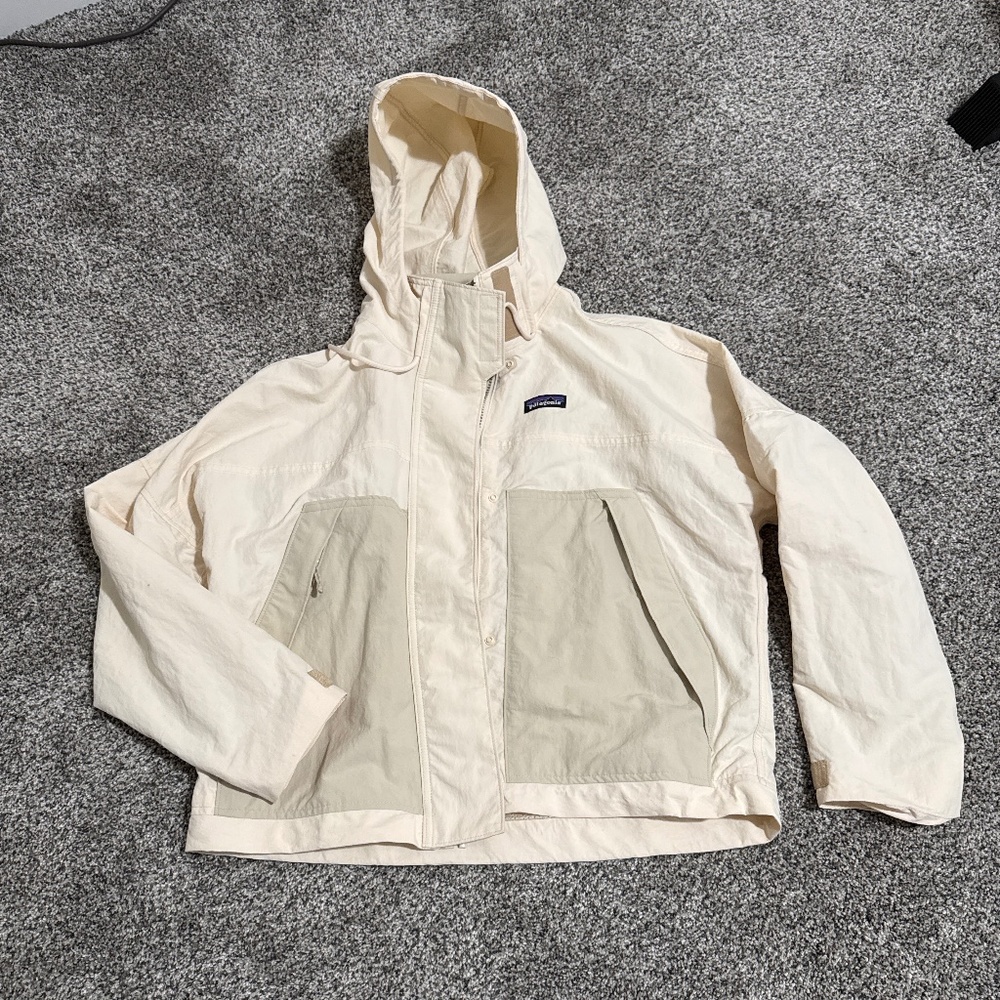 Patagonia Women's Skysail Jacket size small white/cream color